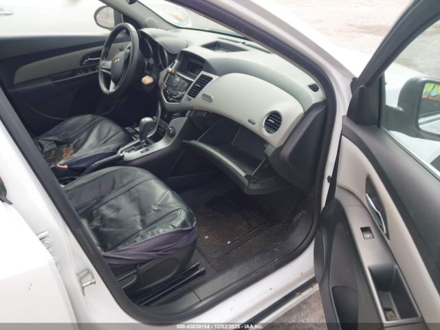 Chevrolet Cruze Ls Image 2