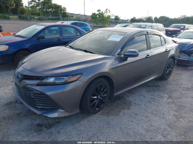 Toyota Camry Le Image 10