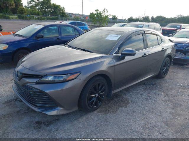 Toyota Camry Le Image 10