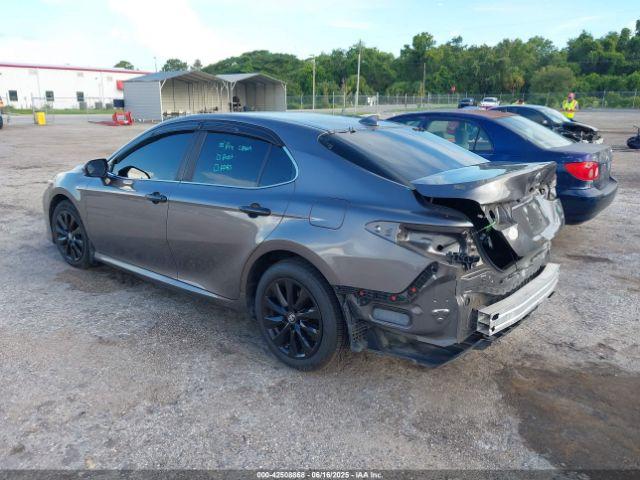 Toyota Camry Le Image 3