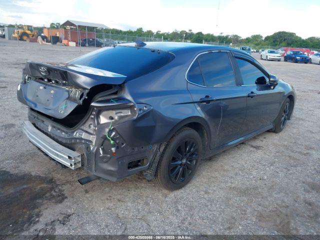 Toyota Camry Le Image 2