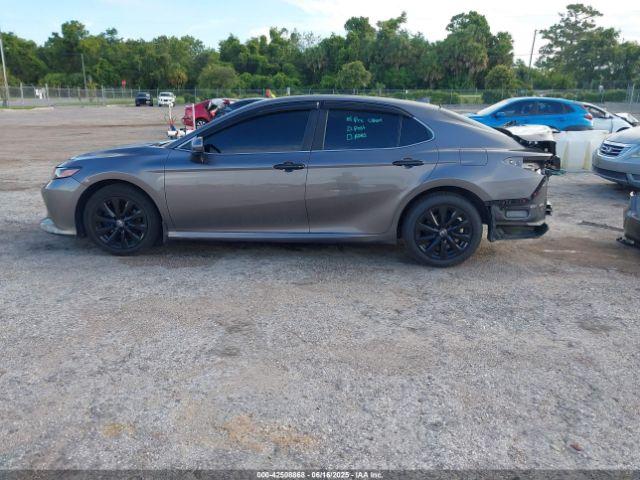 Toyota Camry Le Image 14