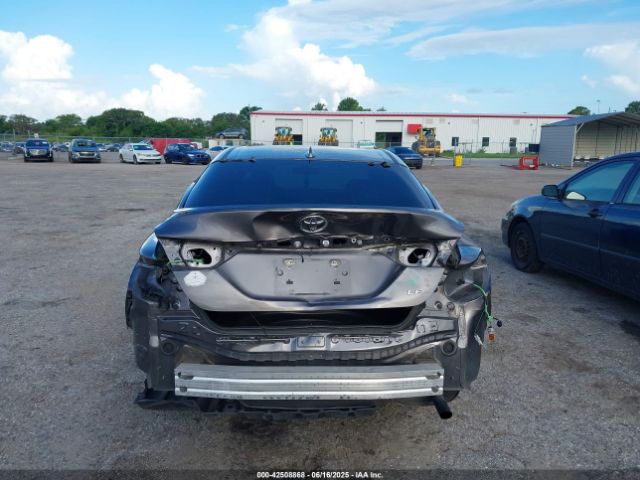 Toyota Camry Le Image 16