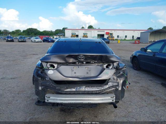 Toyota Camry Le Image 16