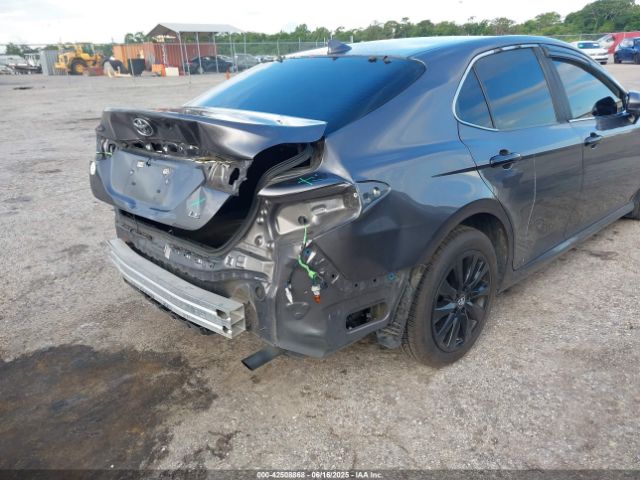 Toyota Camry Le Image 17