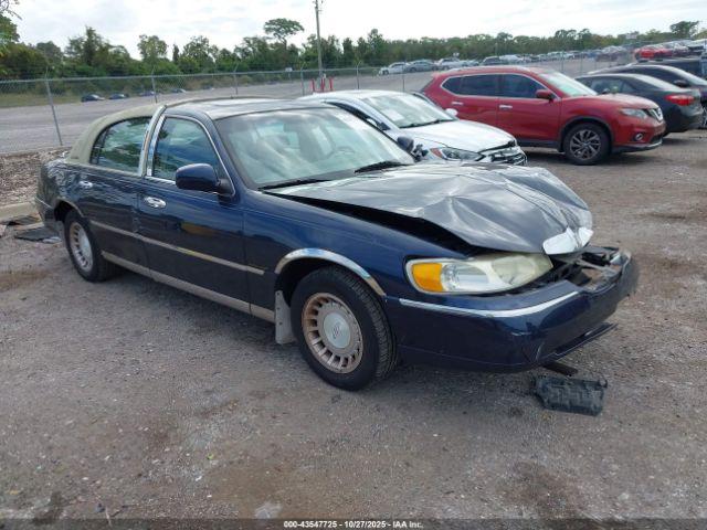  Salvage Lincoln Towncar