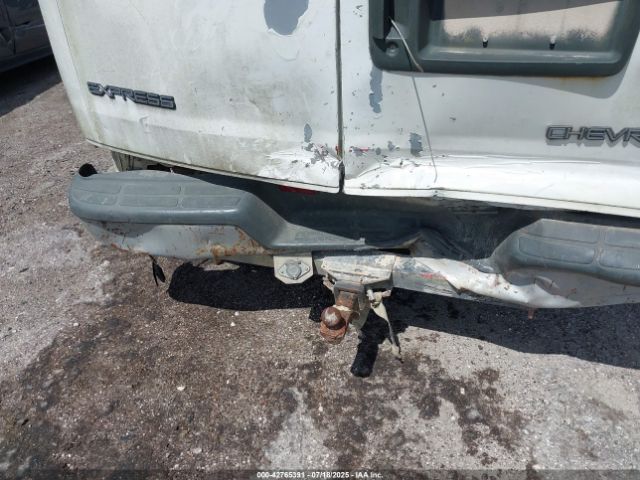 Chevrolet Express Image 10