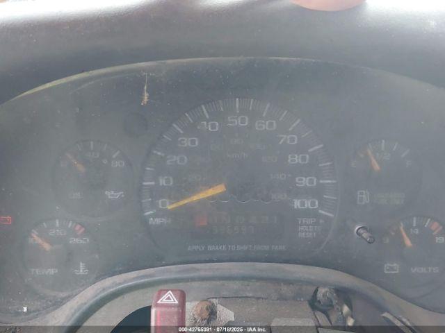 Chevrolet Express Image 2