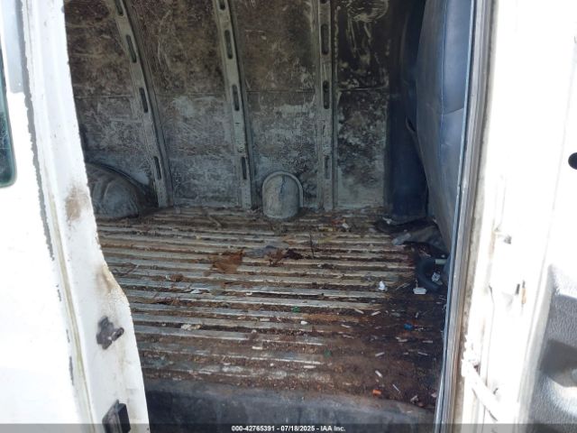 Chevrolet Express Image 5