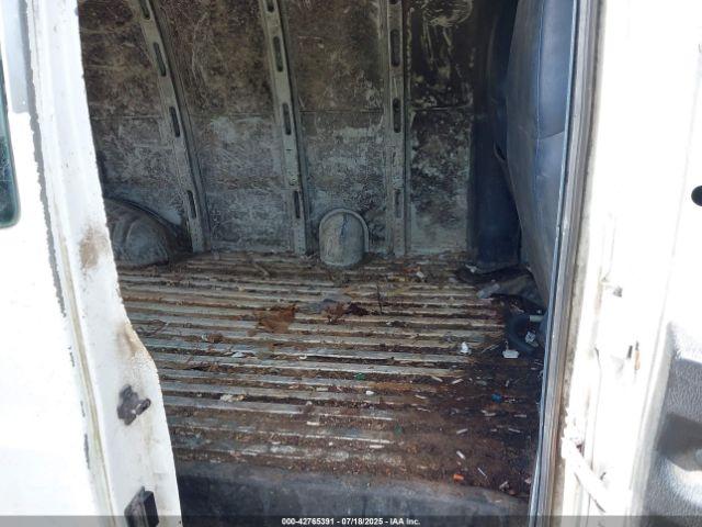 Chevrolet Express Image 5