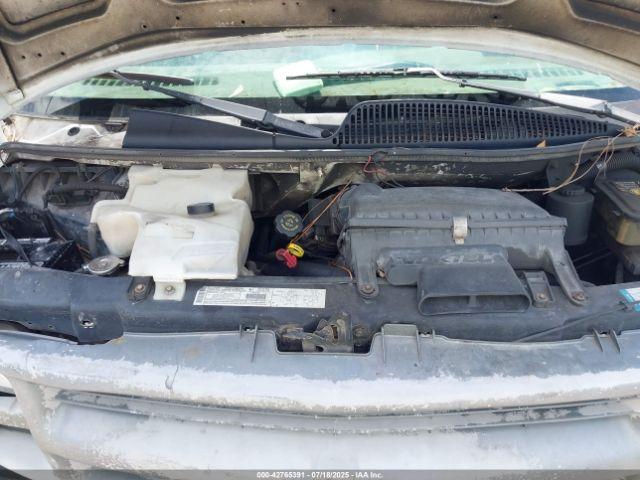 Chevrolet Express Image 12