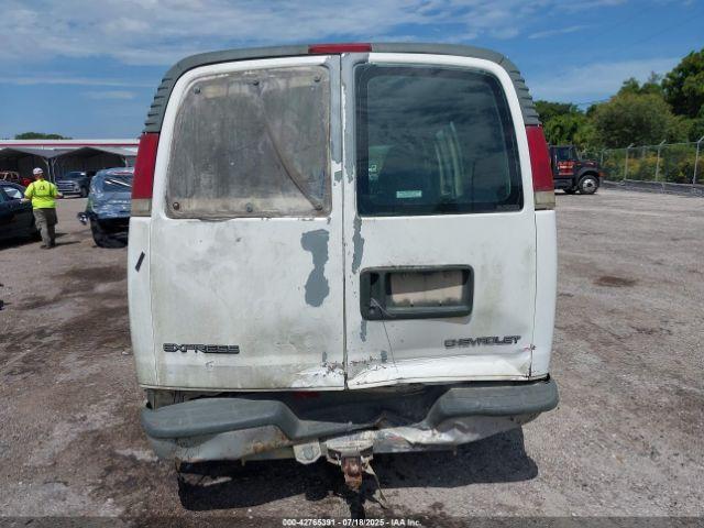 Chevrolet Express Image 14