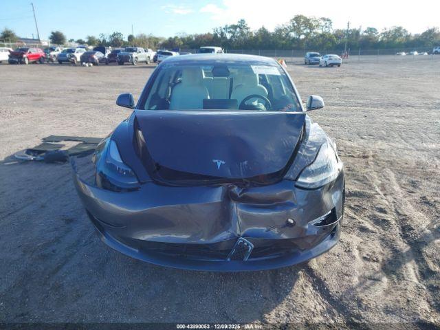 Tesla Model 3 Standard Range Plus Rear-wheel Drive Image 12