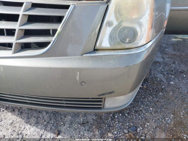 Cadillac DTS Premium Collection Image 4