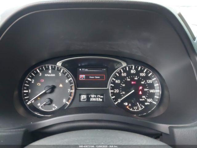 Nissan Pathfinder S Image 9