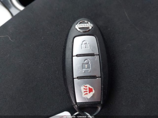 Nissan Pathfinder S Image 3