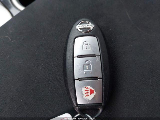 Nissan Pathfinder S Image 3