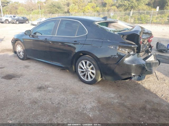 Toyota Camry Le Image 2