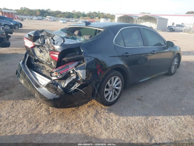 Toyota Camry Le Image 4