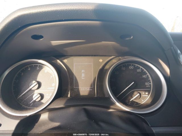 Toyota Camry Le Image 5