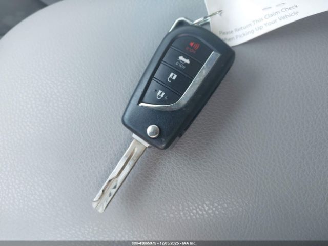 Toyota Camry Le Image 8