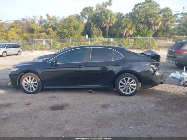 Toyota Camry Le Image 9