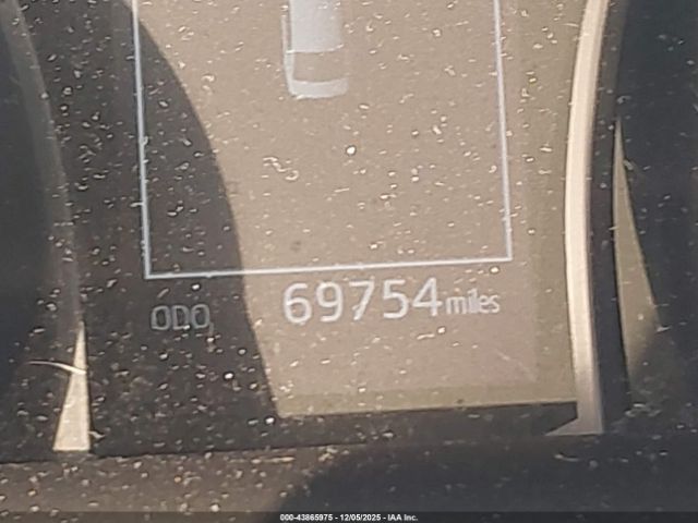 Toyota Camry Le Image 15