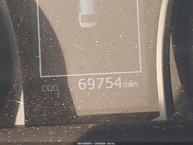 Toyota Camry Le Image 15