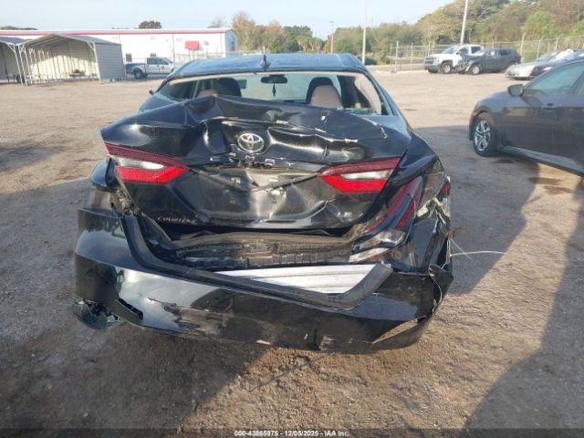 Toyota Camry Le Image 12