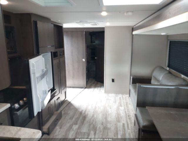 Grand Design Transcend Travel Trailer Image 13