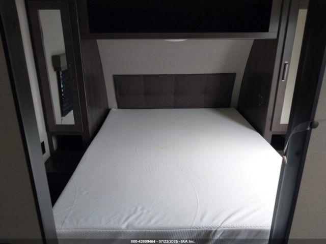 Grand Design Transcend Travel Trailer Image 15