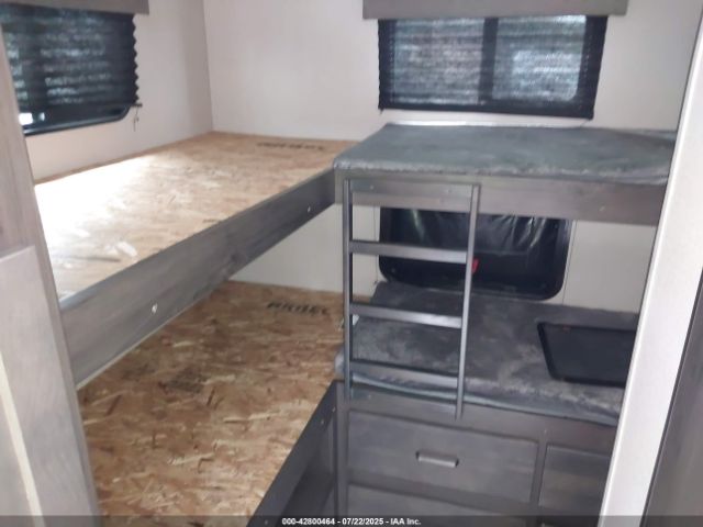 Grand Design Transcend Travel Trailer Image 10