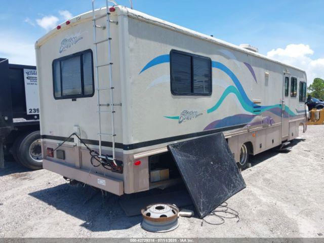 Chevrolet P30 Motor Home Image 2