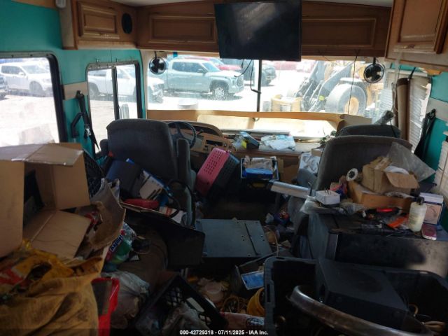 Chevrolet P30 Motor Home Image 10