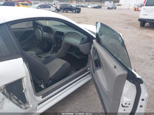 Ford Mustang Image 10