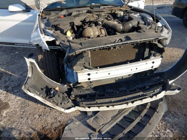 Ford Mustang V6 Image 12