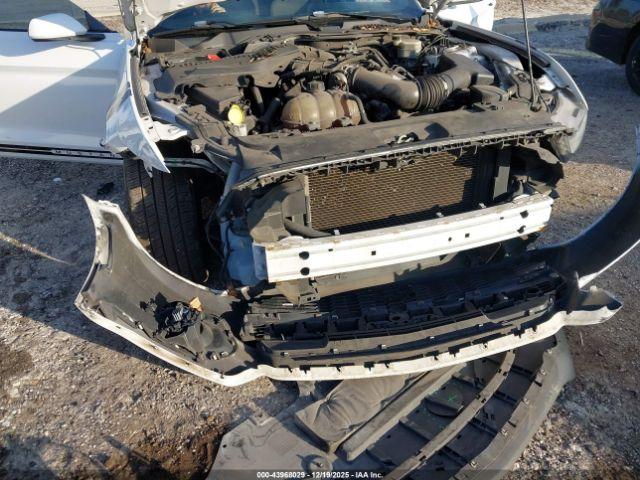 Ford Mustang V6 Image 12