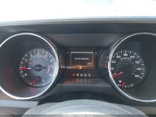 Ford Mustang V6 Image 4