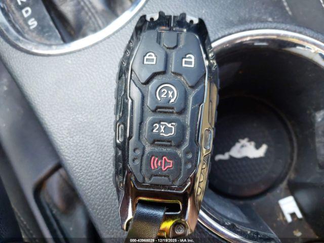 Ford Mustang V6 Image 10