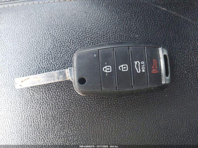 Kia Optima S Image 3