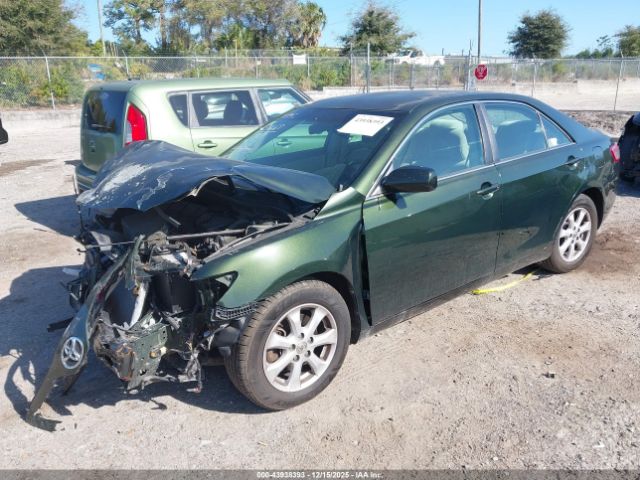 Toyota Camry Le Image 15