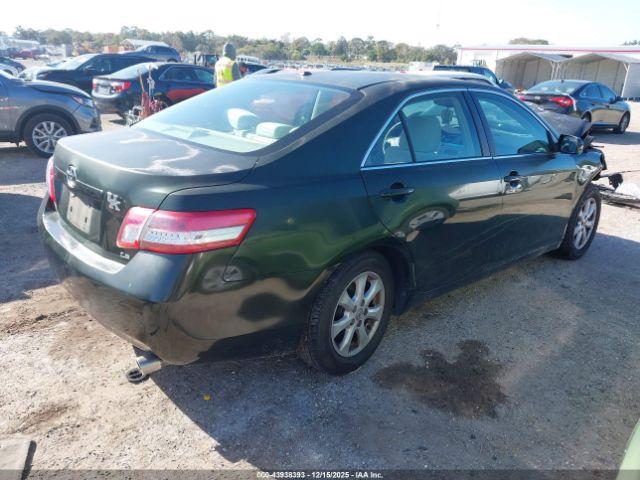 Toyota Camry Le Image 2