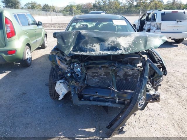 Toyota Camry Le Image 8