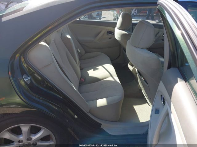 Toyota Camry Le Image 4