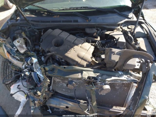 Toyota Camry Le Image 11