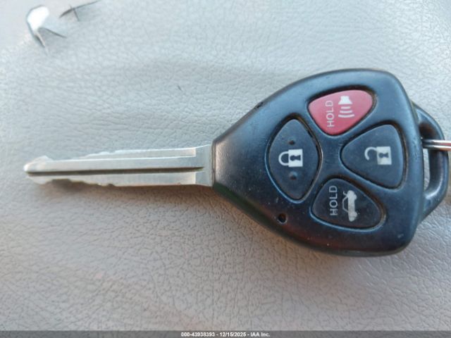 Toyota Camry Le Image 7