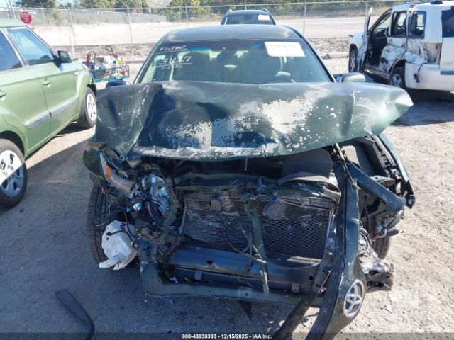 Toyota Camry Le Image 3