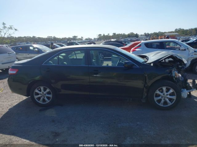 Toyota Camry Le Image 14