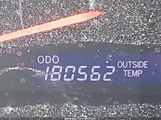 Toyota Camry Le Image 13