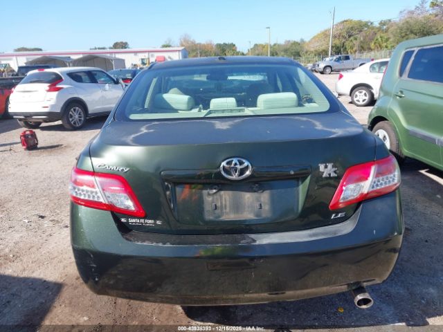 Toyota Camry Le Image 9